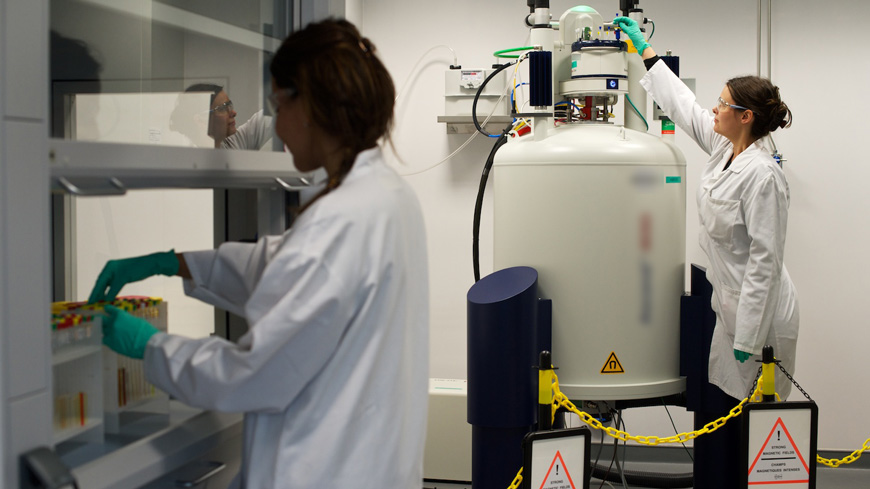 Specialist - Nuclear magnetic resonance (NMR)